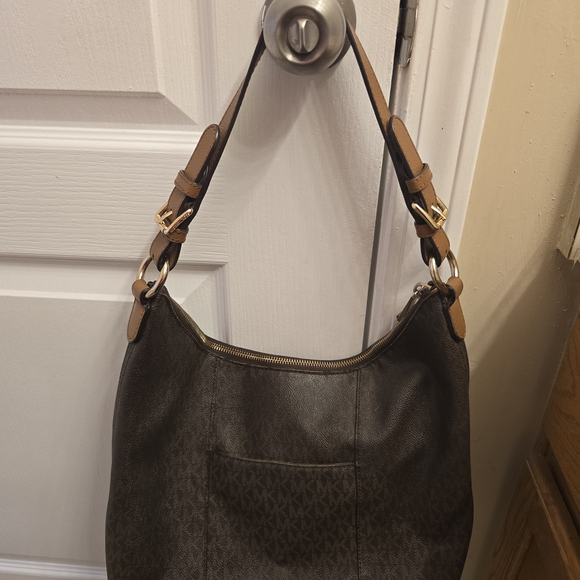 Elegant Brown MK Shoulder Bag - Picture 2 of 7